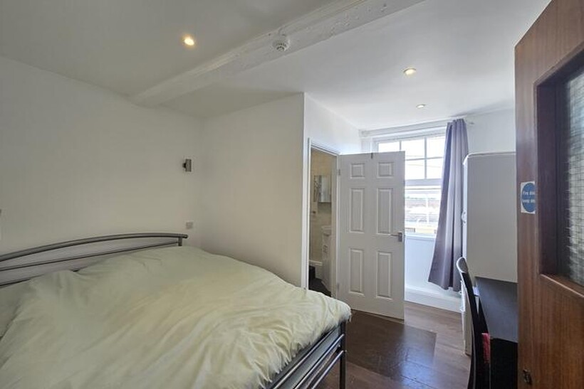 Flat to rent in Deadmans Cross 1 bed in a flat share to rent - £595 pcm (£137 pw)