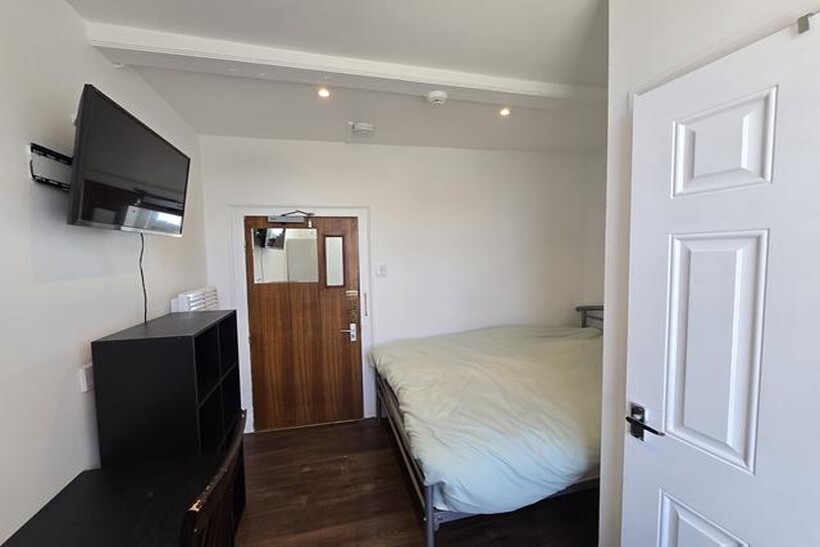 Flat to rent in Deadmans Cross 1 bed in a flat share to rent - £595 pcm (£137 pw)