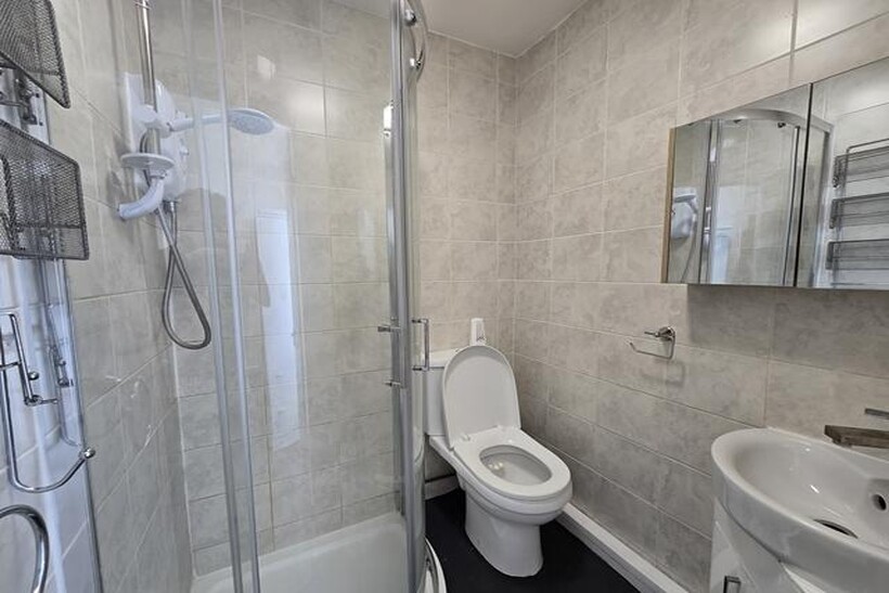 Flat to rent in Deadmans Cross 1 bed in a flat share to rent - £595 pcm (£137 pw)