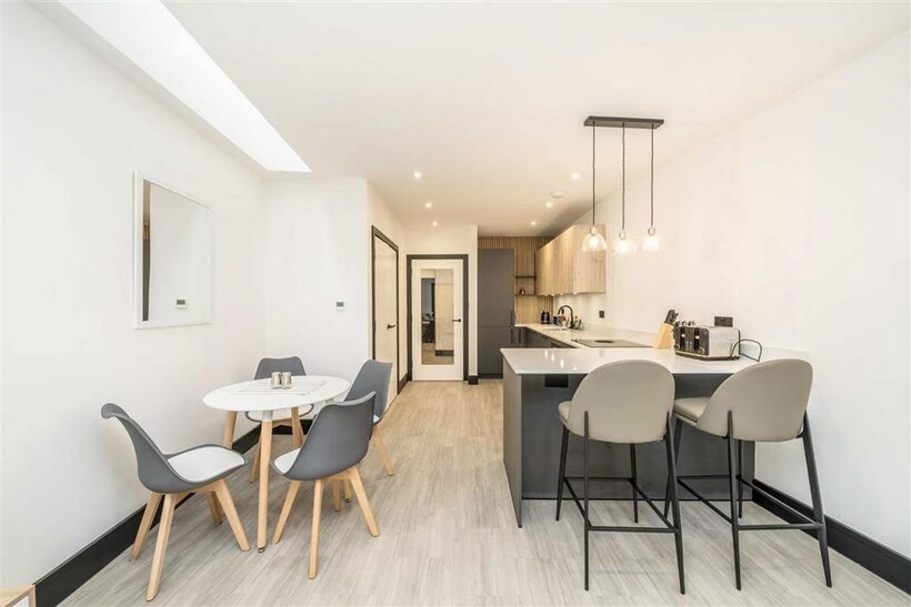 Laurie Grove, London SE14 3 bed house to rent - £3,300 pcm (£762 pw)