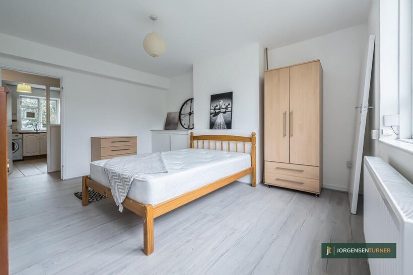 Stroudley House, SW8 4 bed flat to rent - £3,495 pcm (£807 pw)