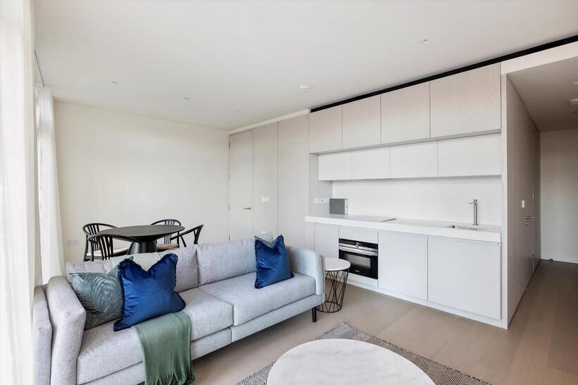Luma House, Lewis Cubitt Walk... 1 bed flat to rent - £3,141 pcm (£725 pw)
