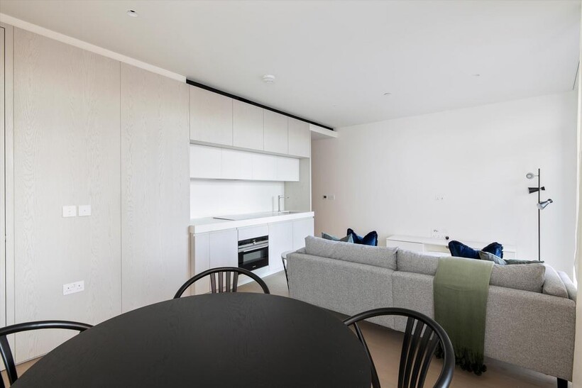 Luma House, Lewis Cubitt Walk... 1 bed flat to rent - £3,141 pcm (£725 pw)