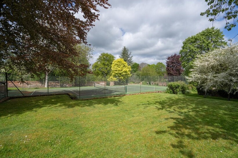 Orchard house   tennis court 3