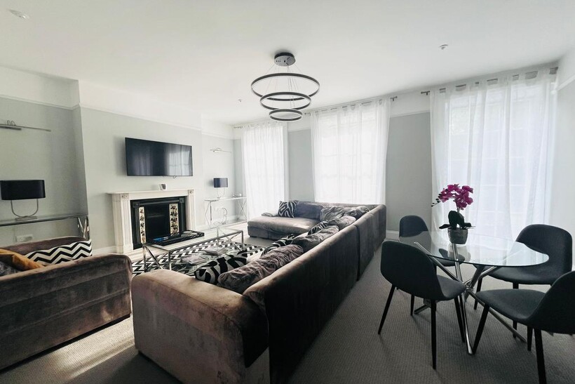 The Steyne, Worthing, BN11 5 bed terraced house to rent - £3,950 pcm (£912 pw)