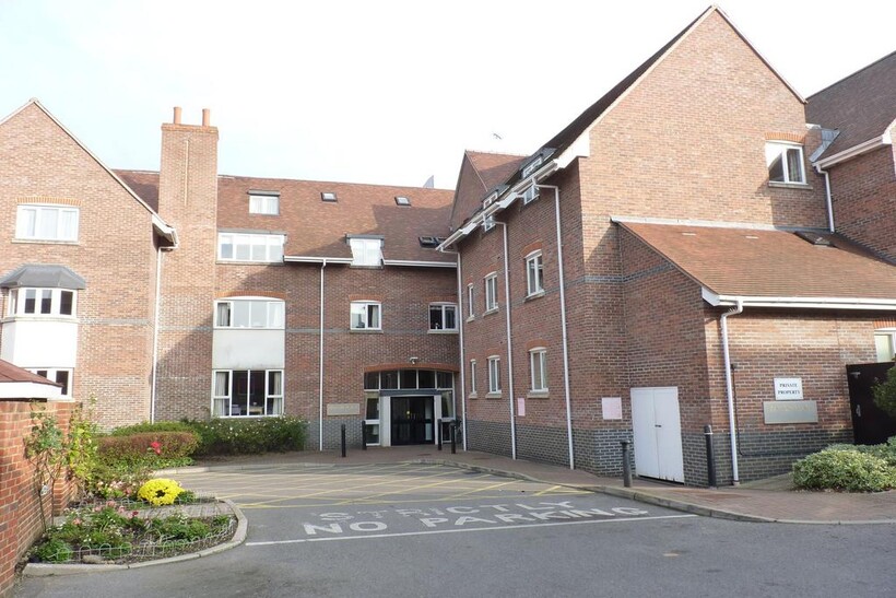 Bridge Street, WALTON-ON-THAMES, KT12 2 bed retirement property to rent - £1,495 pcm (£345 pw)