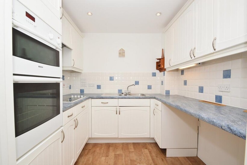 Bridge Street, WALTON-ON-THAMES, KT12 2 bed retirement property to rent - £1,495 pcm (£345 pw)