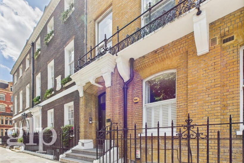 Bloomsbury Square, Bloomsbury, WC1A 3 bed apartment to rent - £4,398 pcm (£1,015 pw)