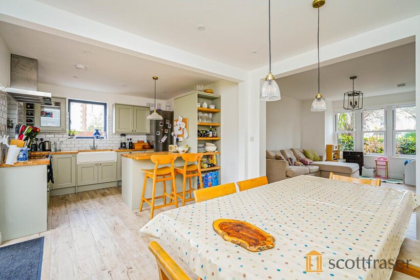 Latimer Road, Headington, OX3 5 bed detached house to rent - £3,050 pcm (£704 pw)