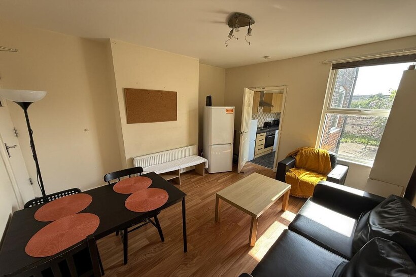Nottingham NG7 3 bed house to rent - £521 pcm (£120 pw)