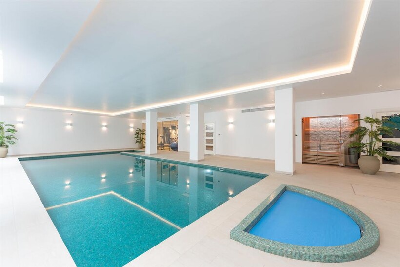 Redington Road, Hampstead NW3 9 bed detached house to rent - £43,333 pcm (£10,000 pw)