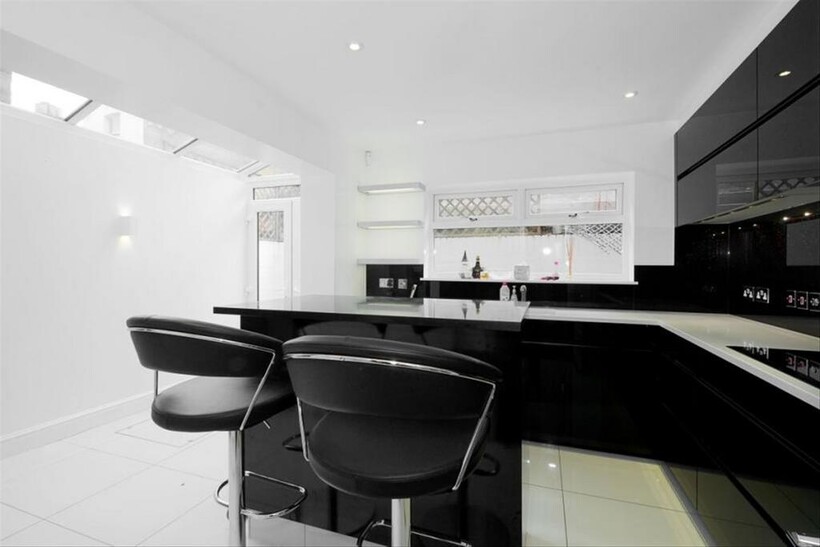 Annandale Road, London W4 5 bed house to rent - £4,247 pcm (£980 pw)