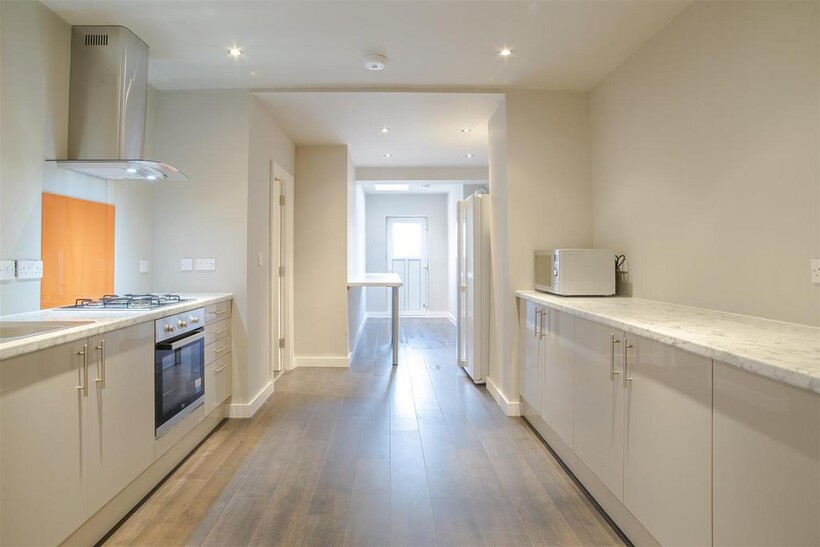 *£120pppw Excl Bills* Pelham... 6 bed detached house to rent - £3,128 pcm (£722 pw)