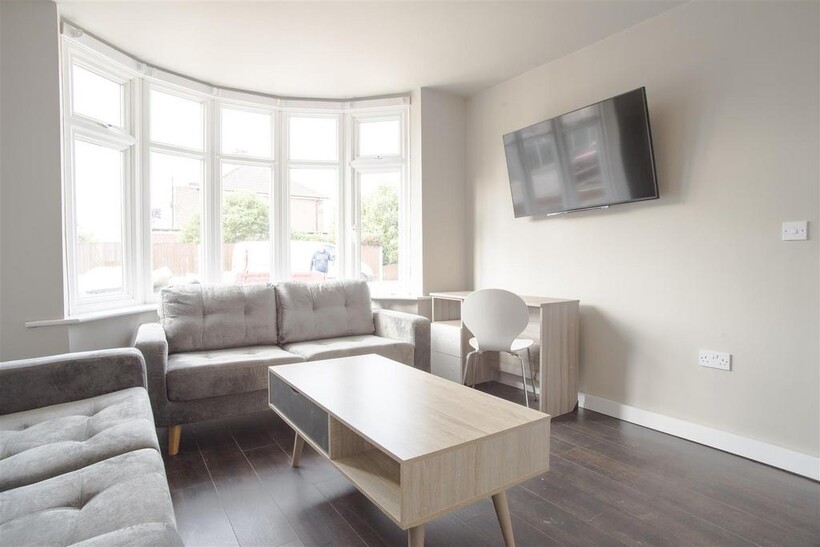 *£120pppw Excl Bills* Pelham... 6 bed detached house to rent - £3,128 pcm (£722 pw)