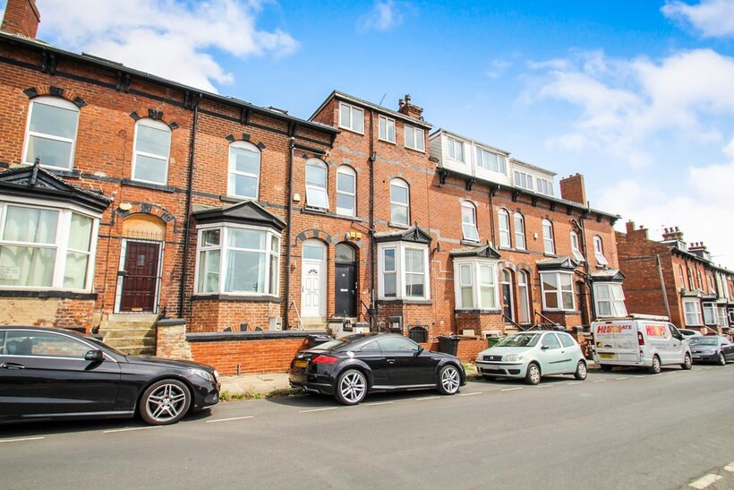 BILLS INCLUDED - Kendal Lane, City... 4 bed apartment to rent - £1,594 pcm (£368 pw)