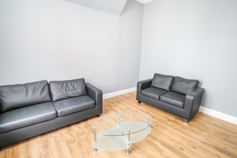 BILLS INCLUDED - Kendal Lane, City... 4 bed apartment to rent - £1,594 pcm (£368 pw)