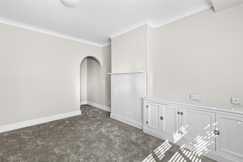 25 Melbourne Road, HP13 7 HE-7.jpg