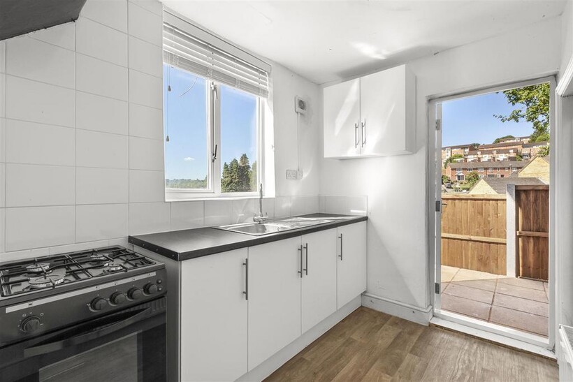 25 Melbourne Road, HP13 7 HE-9.jpg