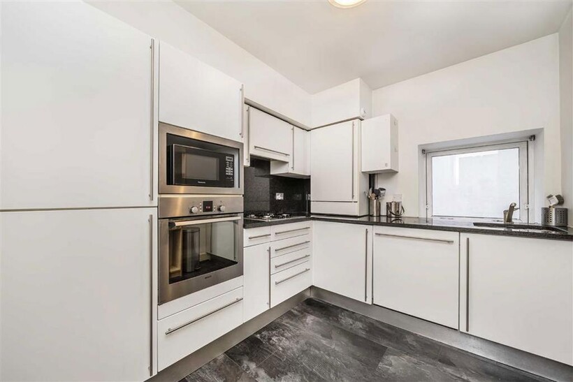 Bishops Bridge Road, London W2 2 bed flat to rent - £3,098 pcm (£715 pw)