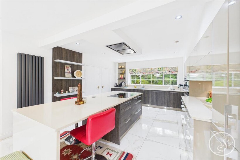 CAM02071 G0-PR0637-STILL003.jpg