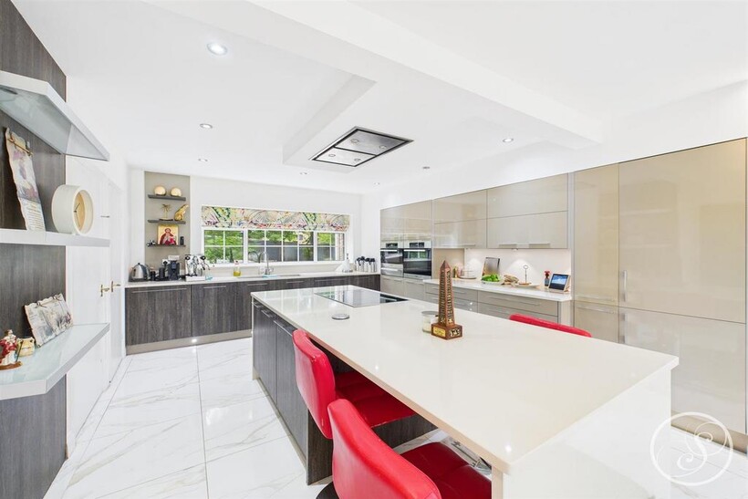 CAM02071 G0-PR0637-STILL002.jpg