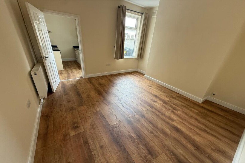 Ellesmere Avenue, Alfreton 2 bed semi-detached house to rent - £785 pcm (£181 pw)
