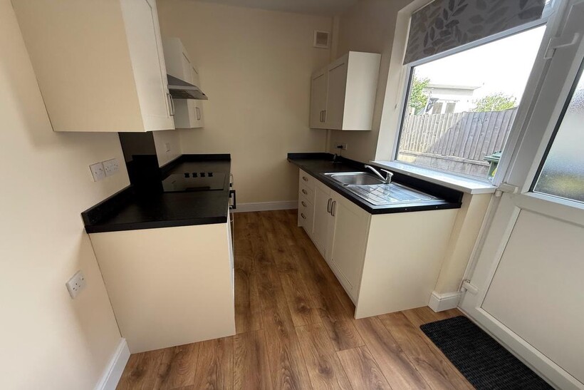 Ellesmere Avenue, Alfreton 2 bed semi-detached house to rent - £785 pcm (£181 pw)