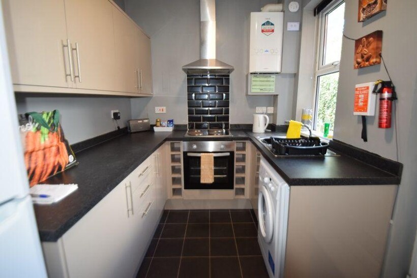 28 Guest Road, Hunters Bar 1 bed in a house share to rent - £399 pcm (£92 pw)