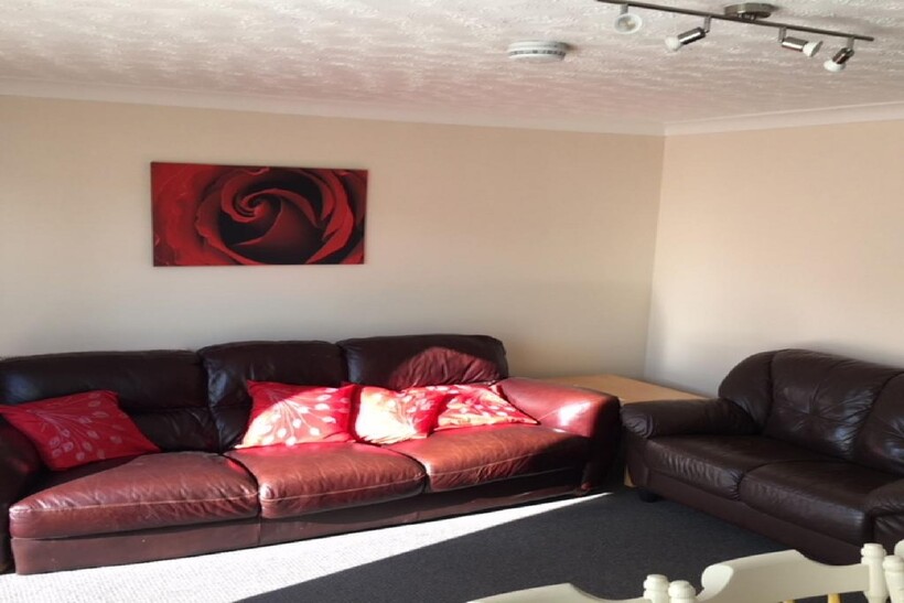 Nottingham NG9 1 bed in a house share to rent - £521 pcm (£120 pw)