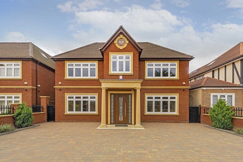 Blakes Avenue, New Malden KT3 7 bed detached house to rent - £9,750 pcm (£2,250 pw)