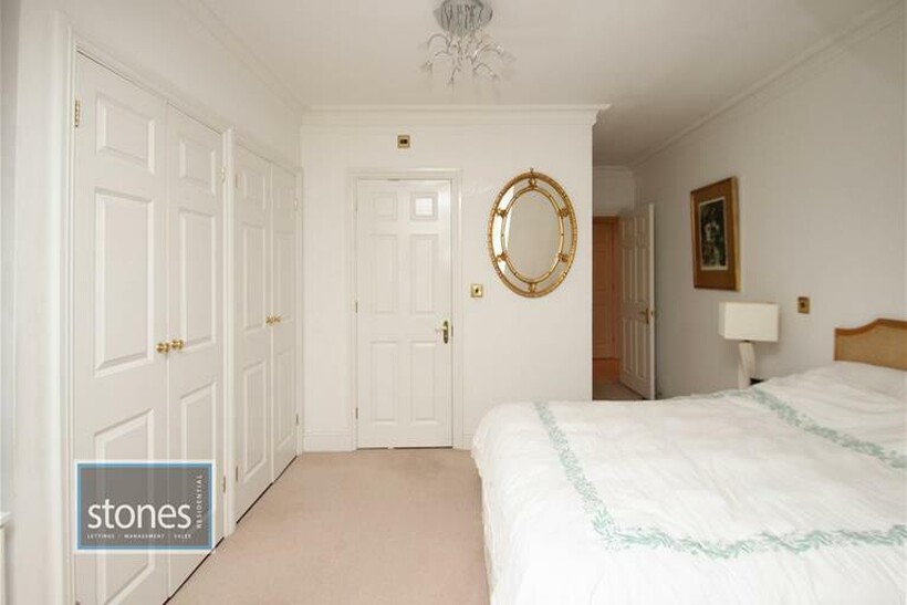 High Road, Bushey WD23 2 bed penthouse to rent - £2,750 pcm (£635 pw)