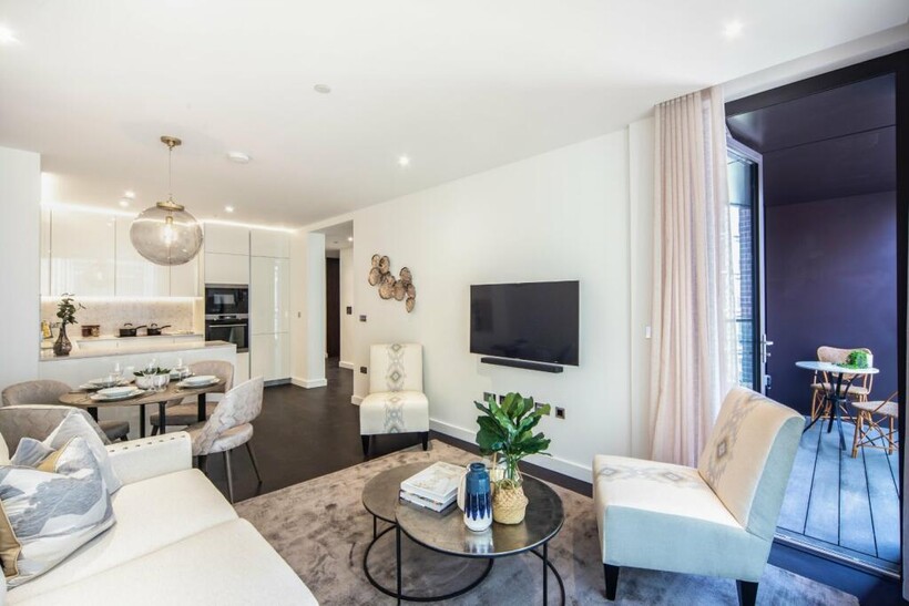 Charles Clowes Walk, London SW11 2 bed apartment to rent - £4,658 pcm (£1,075 pw)