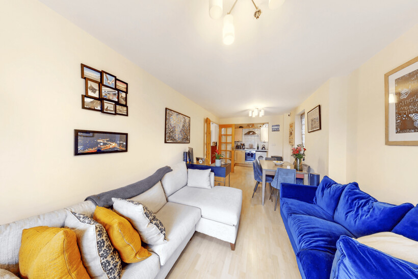 Poynders Road, London, SW4 2 bed apartment to rent - £2,330 pcm (£538 pw)
