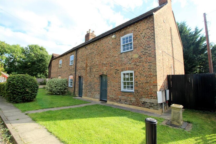 Long Lane, Ickenham 3 bed semi-detached house to rent - £2,295 pcm (£530 pw)