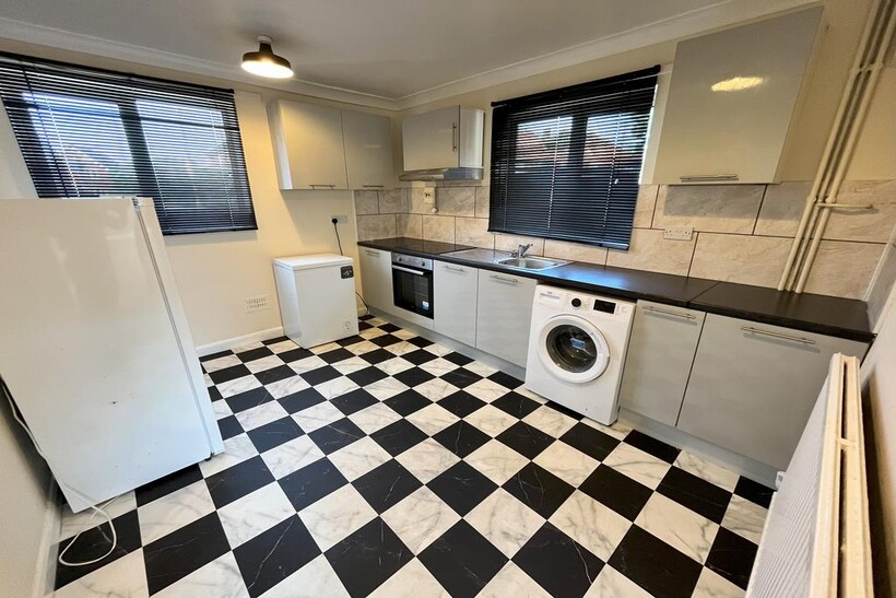 Woodcock Road, Norwich NR3 4 bed semi-detached house to rent - £1,295 pcm (£299 pw)