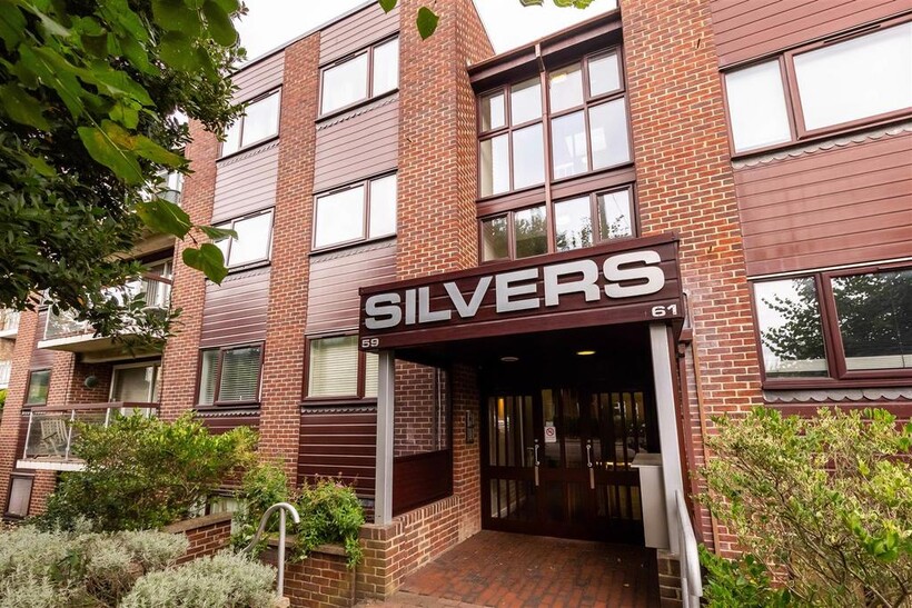 59-61 Palmerston Road, Buckhurst Hill 1 bed flat to rent - £1,450 pcm (£335 pw)