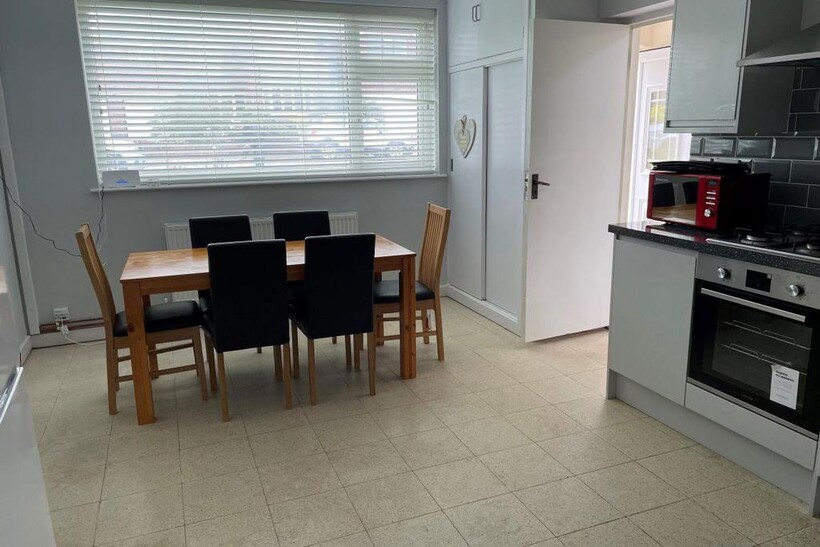 CANNON CLOSE, CANNON PARK, COVENTRY... 6 bed detached house to rent - £2,650 pcm (£612 pw)