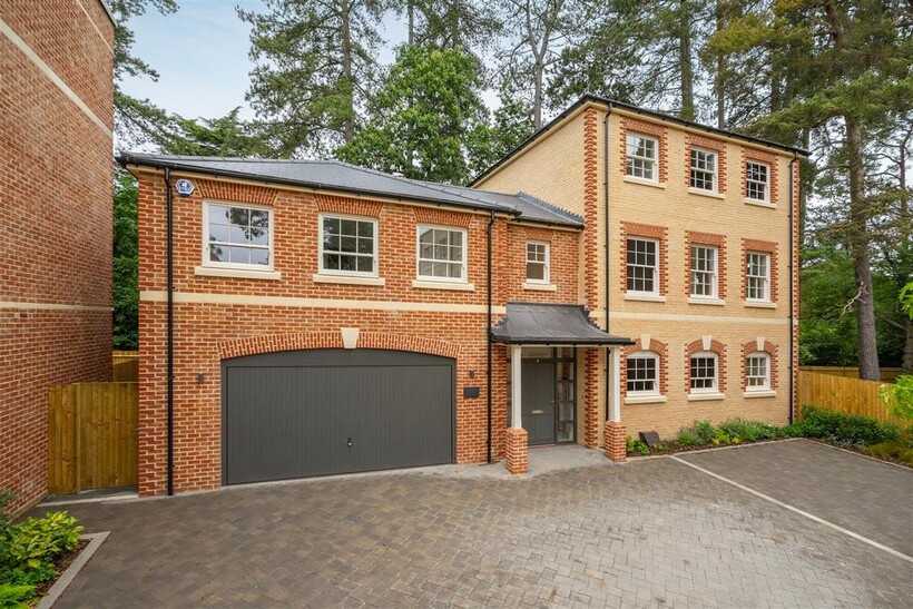 Scholars Row, Sunningdale Park 4 bed detached house to rent - £7,995 pcm (£1,845 pw)