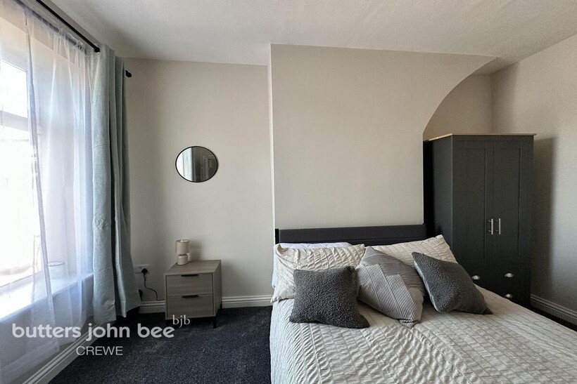 West Street, CREWE 1 bed flat to rent - £595 pcm (£137 pw)