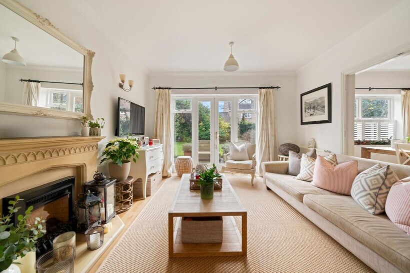 Hayward Road, Thames Ditton, KT7 5 bed detached house to rent - £3,950 pcm (£912 pw)
