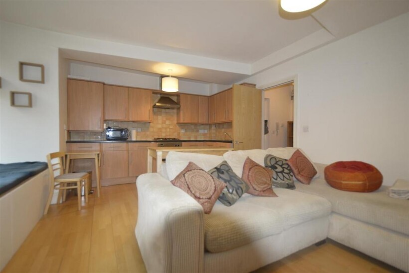 The Vale, Acton 1 bed flat to rent - £1,550 pcm (£358 pw)