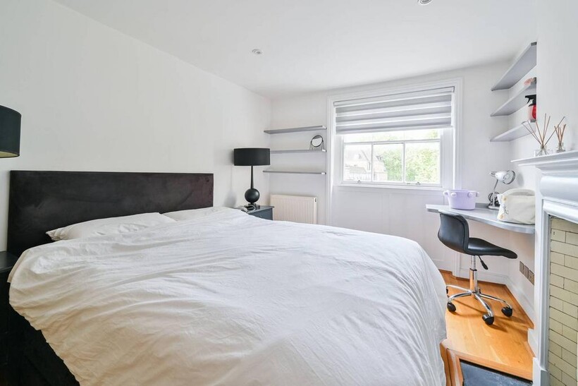 Mecklenburgh Square, Bloomsbury... 2 bed flat to rent - £3,445 pcm (£795 pw)