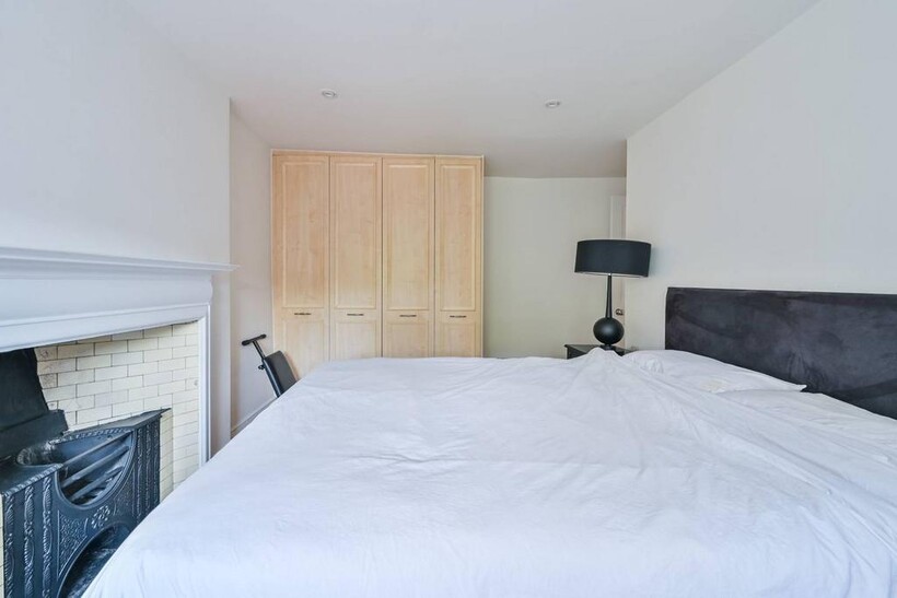 Mecklenburgh Square, Bloomsbury... 2 bed flat to rent - £3,445 pcm (£795 pw)