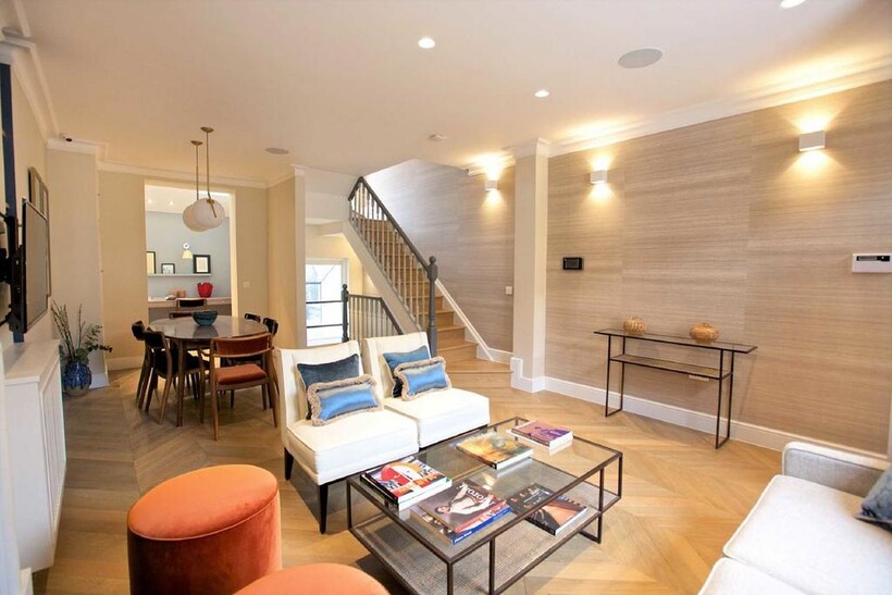 Glebe Place, London SW3 4 bed terraced house to rent - £11,483 pcm (£2,650 pw)