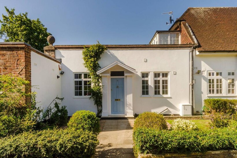 Kingston Hill, Kingston Hill... 3 bed bungalow to rent - £4,600 pcm (£1,062 pw)