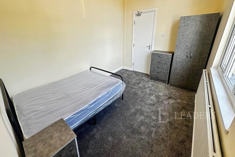 One-Bedroom in Shared House – All... 1 bed in a house share to rent - £565 pcm (£130 pw)