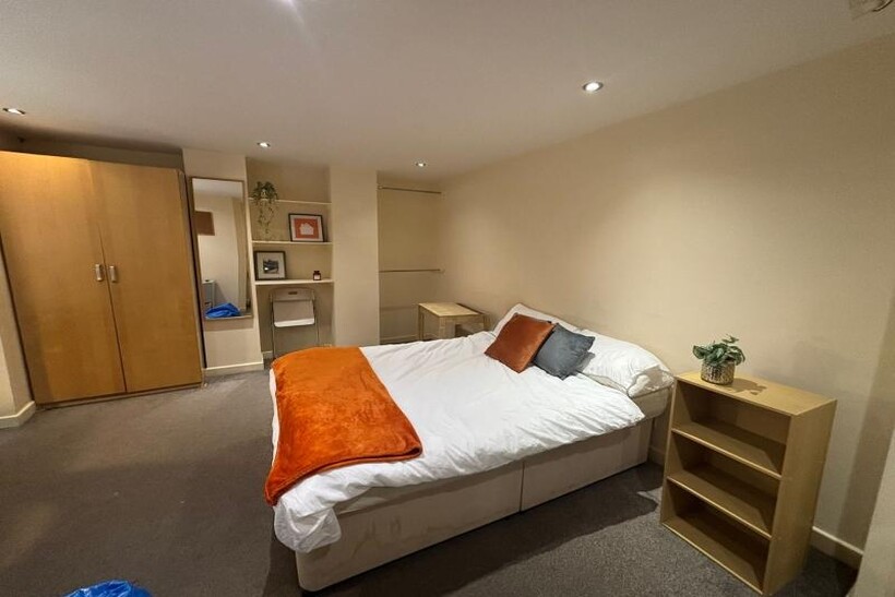 Burley Road, Leeds LS4 1 bed end of terrace house to rent - £925 pcm (£213 pw)