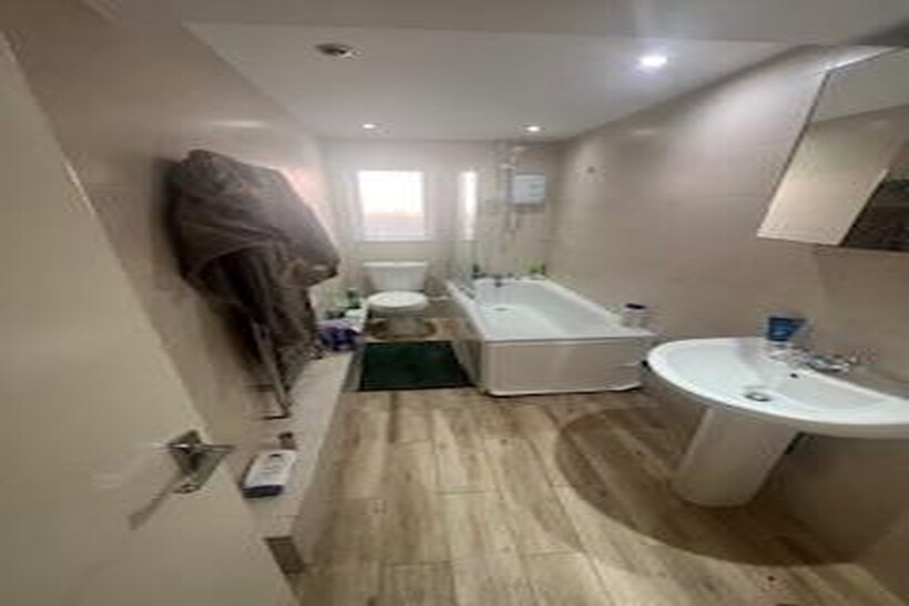 Burley Road, Leeds LS4 1 bed flat to rent - £975 pcm (£225 pw)