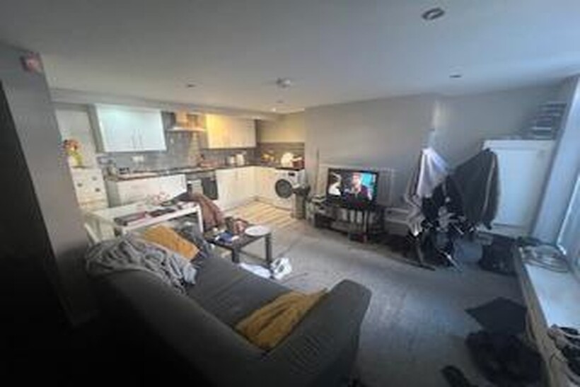 Burley Road, Leeds LS4 1 bed flat to rent - £975 pcm (£225 pw)