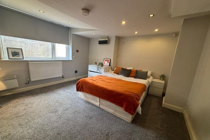 Hartley Avenue, Leeds LS6 2 bed flat to rent - £1,100 pcm (£254 pw)